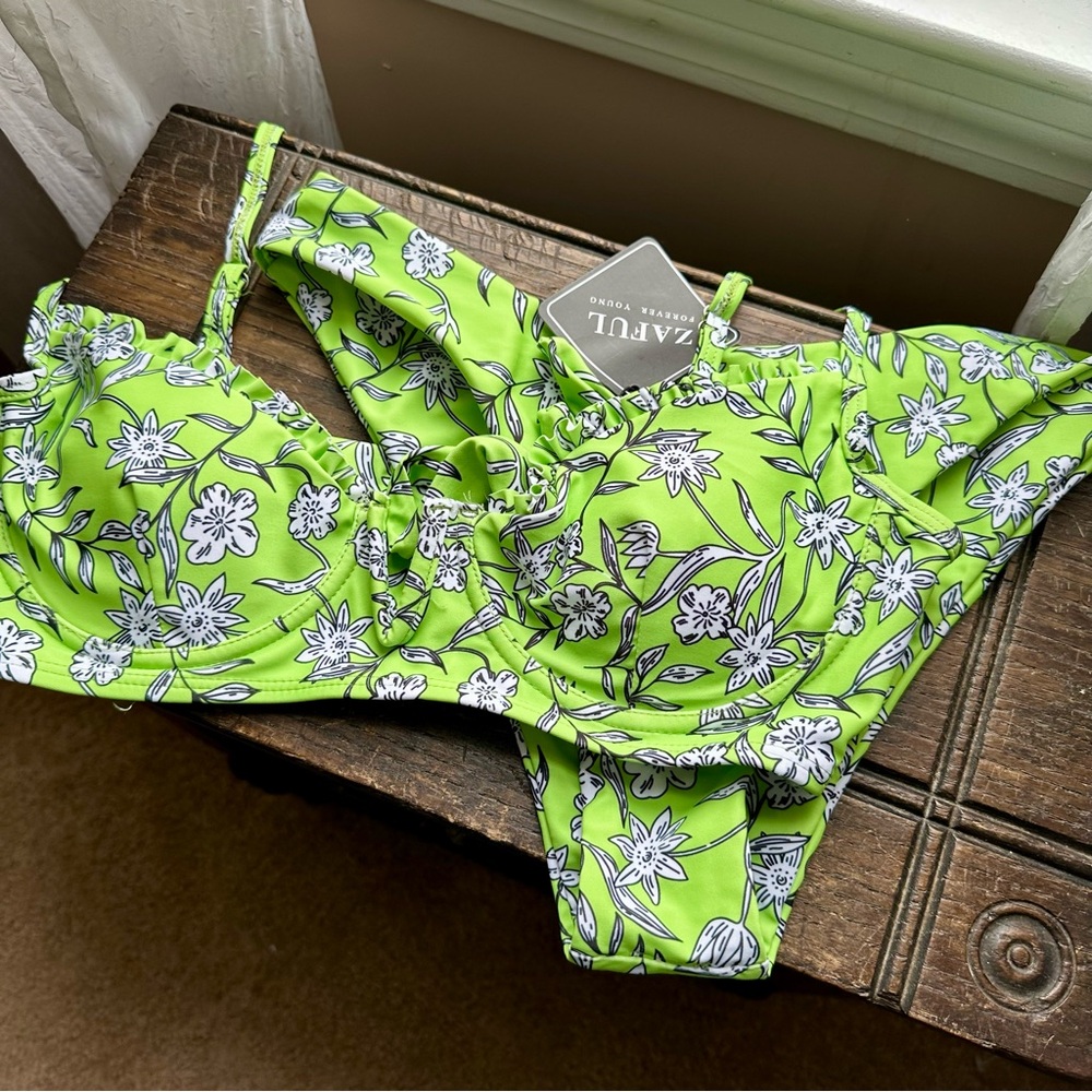 Zaful • Green Floral Frill Bikini Swimsuit Set‎